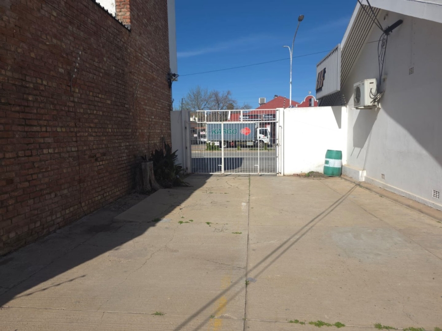 To Let Commercial Property for Rent in Oudtshoorn Central Western Cape